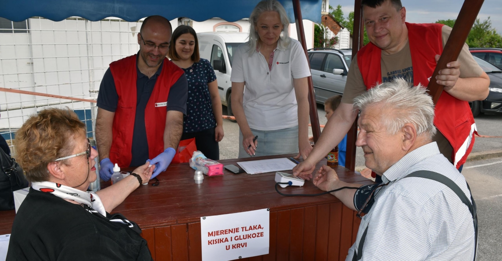 AKCIJA MJERENJA TLAKA, KISIKA I GLUKOZE U KRVI UZ IZLOŽBU FOTOGRAFIJA U SELNIKU